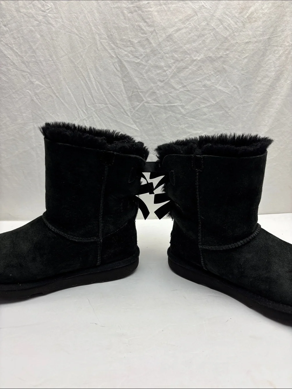 UGG Bailey Bows Boots, SZ 4 big girl, box 55